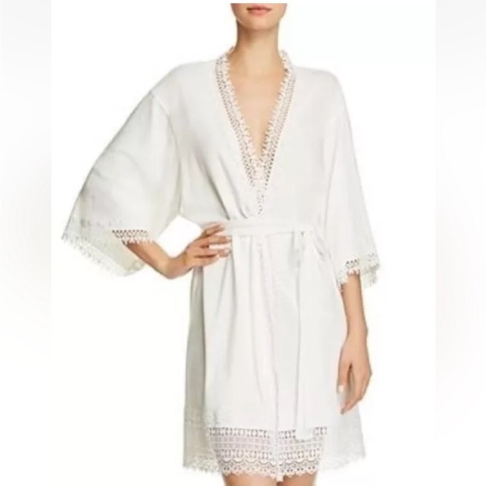 Flora Nikrooz Edie Daisy Crochet Lace Short Robe Wrap Kimono Sleeve White Size M - Picture 2 of 7